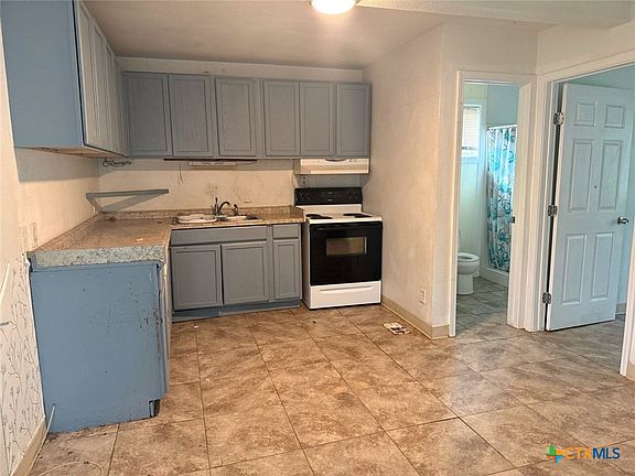 5th image of 301 E Fern St