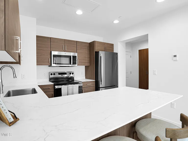 1200 Capitol St #201 — Photo 10