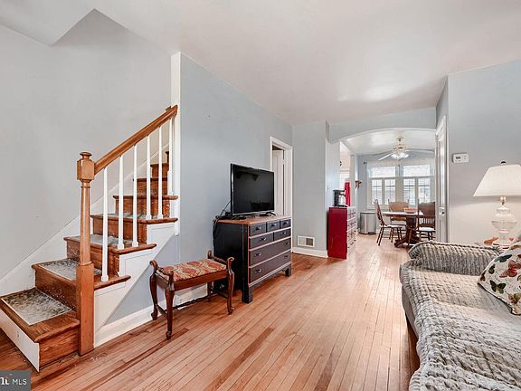 3rd image of 6929 Gough St