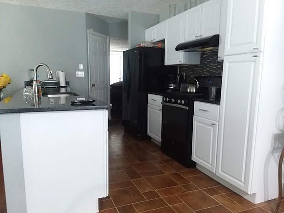4th image of 105 Old Surrey Ct