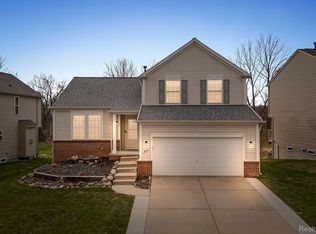 444 Otter Run Rd, Holly, MI 48442