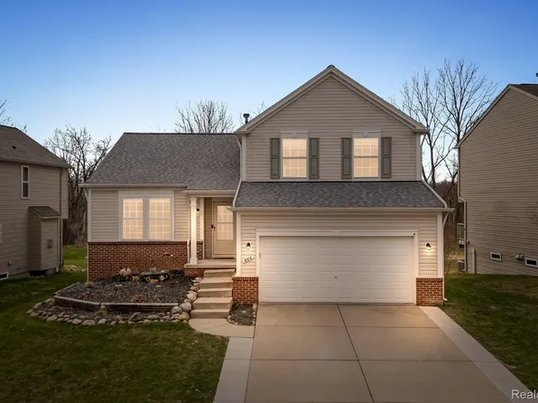 444 Otter Run Rd, Holly, MI 48442