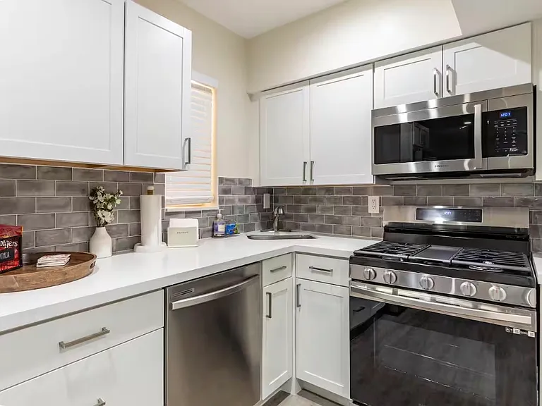 42 Phoenetia Ave #2 — Photo 4