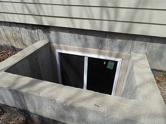 3rd image of 284 W 70th St S