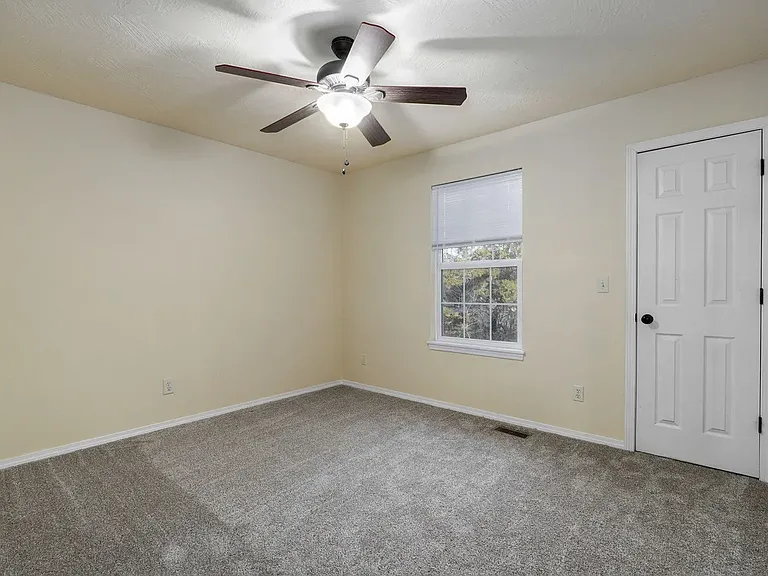 813 E Daniels St — Photo 14