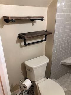 Bathroom shelving