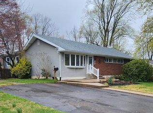 82 Acorn Dr, Warminster, PA 18974