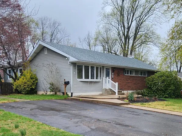 82 Acorn Dr, Warminster, PA 18974