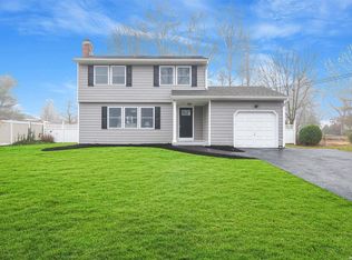 19 Woodbury Rd, Hauppauge, NY 11788
