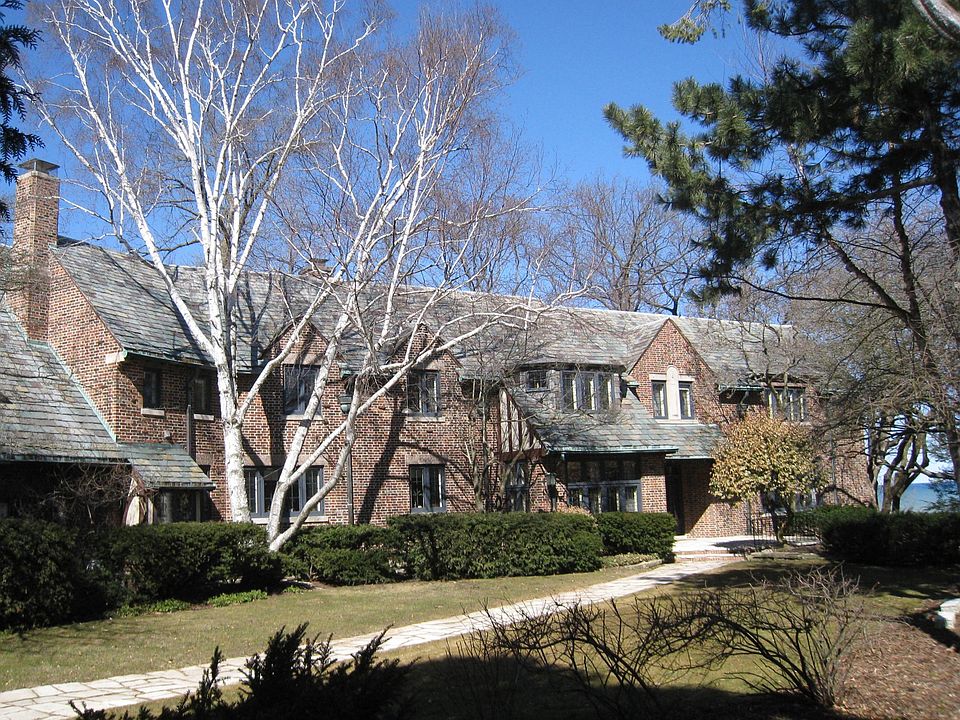 2nd image of 4676 N Lake Dr