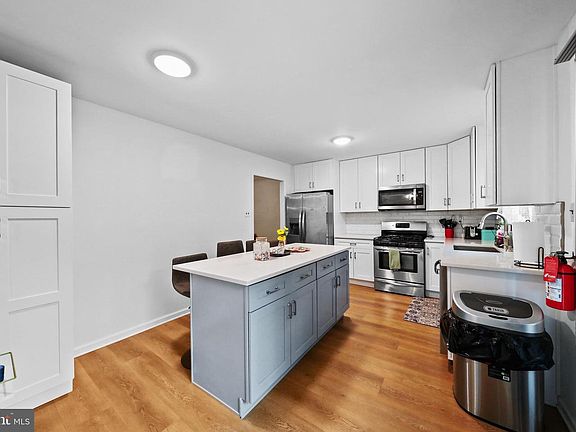 5th image of 153 Lilac St