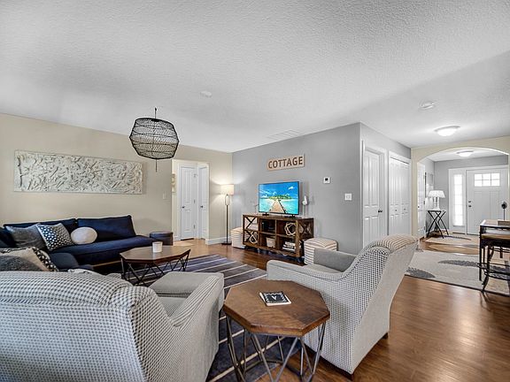 5th image of 403 Gold Leaf Ln