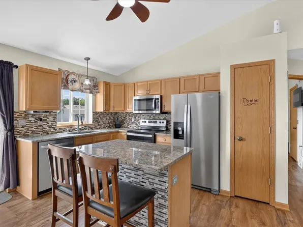 1201 Winston Dr, Edgerton, WI 53534