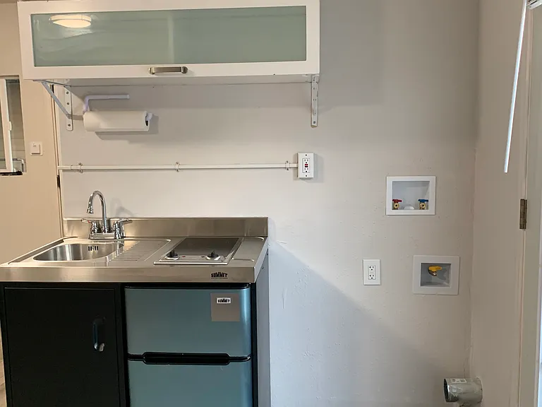 342 S Madrona Ave #B — Photo 2