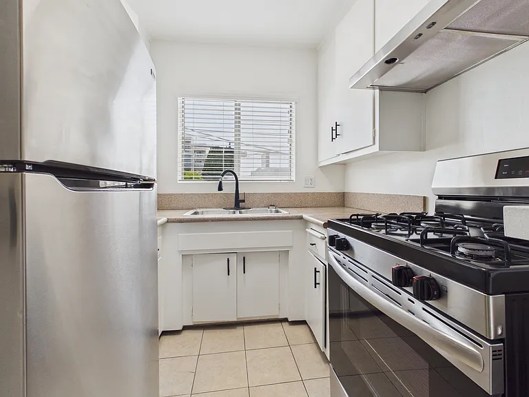 Vinton Apartments — Photo 12