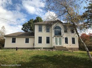 2426 Allegheny Dr, Blakeslee, PA 18610