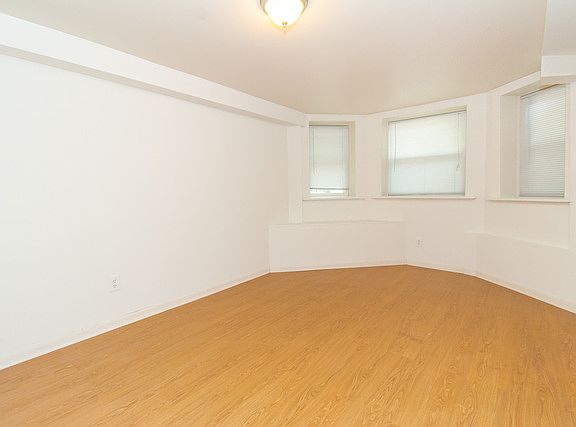 2nd image of 2136 N Sheffield Ave #Gdn