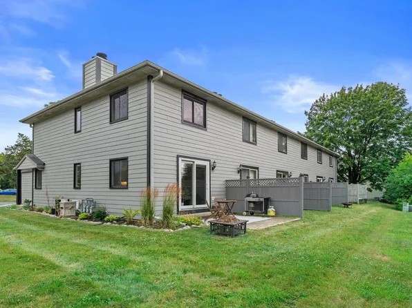 801 S Imperial DRIVE, Hartland, WI 53029