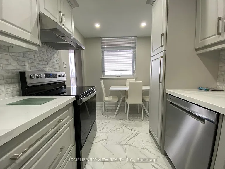 7811 Yonge St #1207 — Photo 7