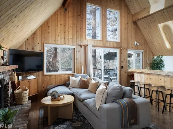 1280 Montreal Dr, Lake Arrowhead, CA 92352