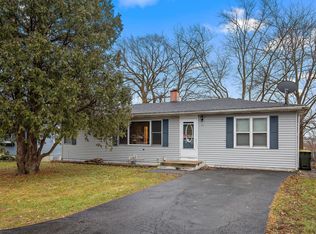 21 Clark Ave, Lake In The Hills, IL 60156