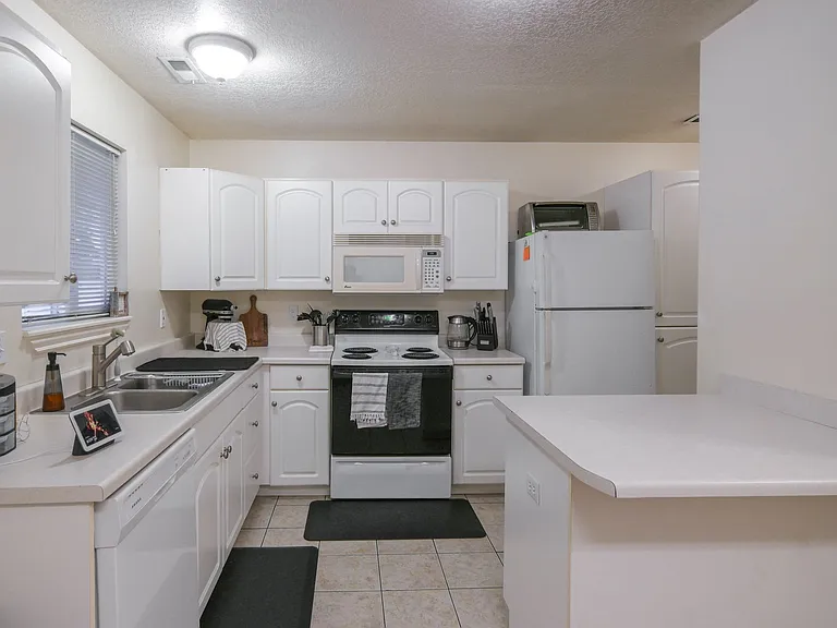369 N Main St #4 — Photo 5