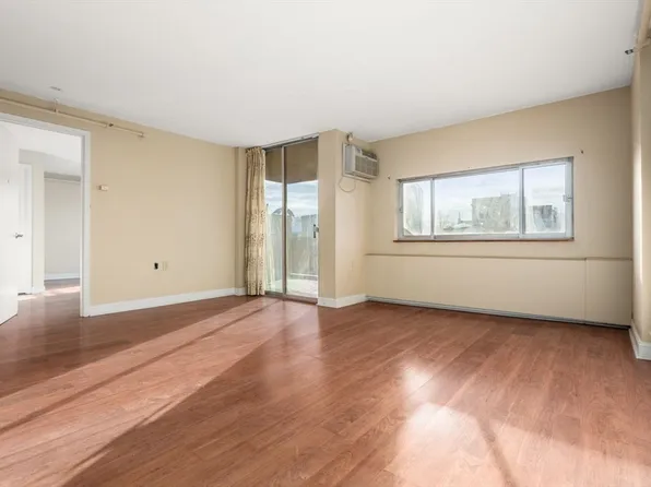 872 Massachusetts Ave #304, Cambridge, MA 02139