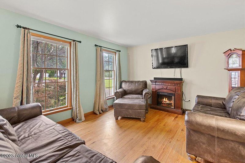 5th image of 48 E Elm Avenue