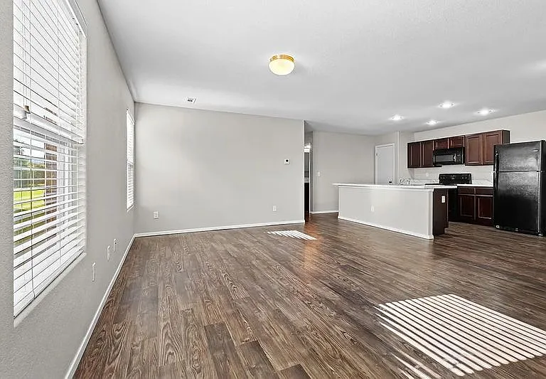 246 E Anabranch Ct — Photo 4