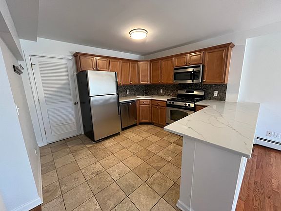 2nd image of 107 Lincoln Ave E #3