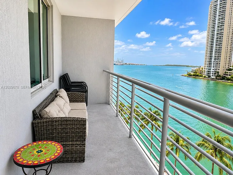 325 Biscayne Blvd #717 — Photo 17