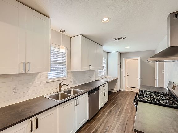 2nd image of 2309 Woodlawn Dr