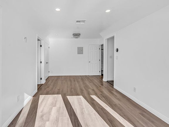 3rd image of 938 N Harper Ave #938