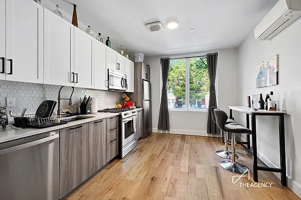 Rented by The Agency | media 14