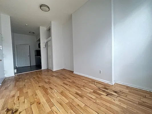 Rented by Lang Realty LLC | media 9