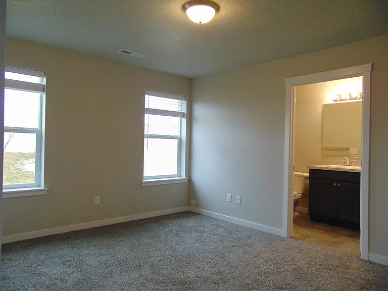 4340 N Alester Ave — Photo 11