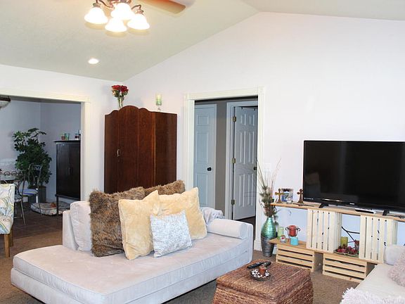 2nd image of 73 Poppy Dr