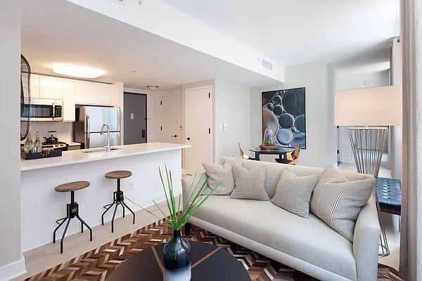 Rented by Aura Management | media 38