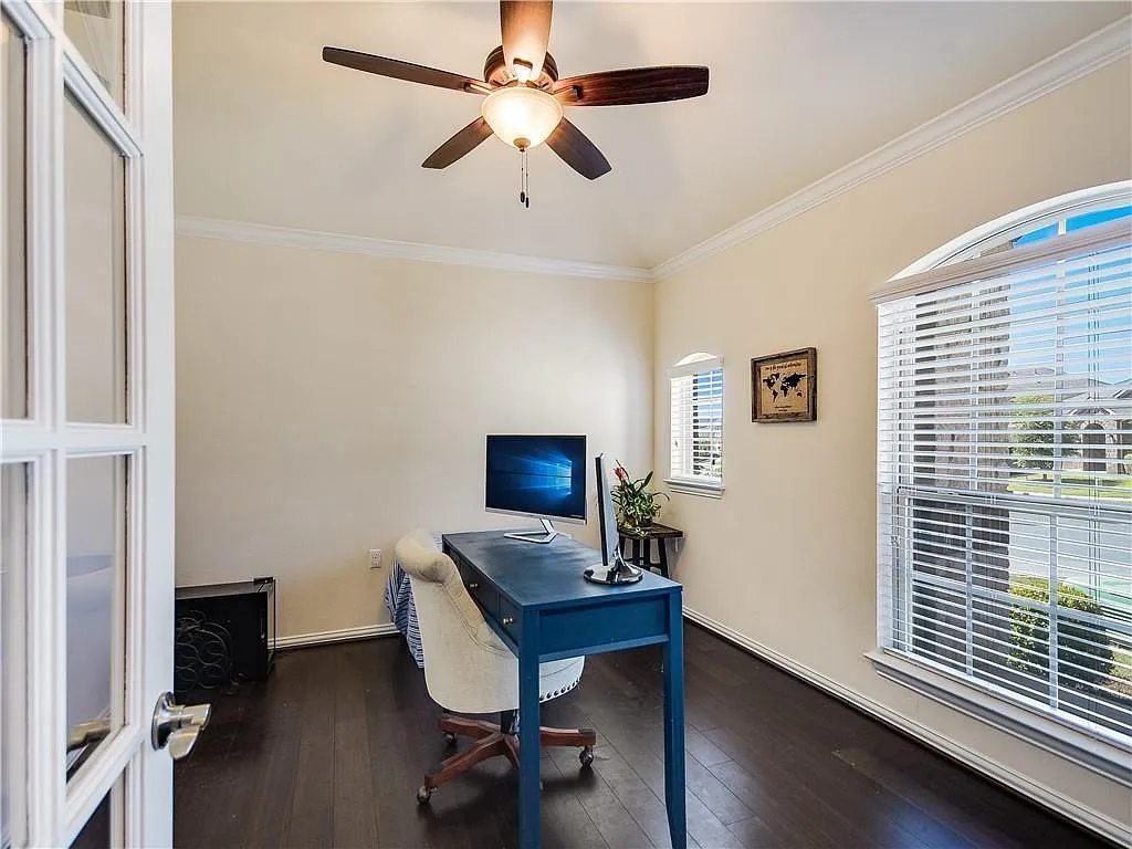 3 bed, 2.0 bath, 2061 sqft, $2,895 — Photo 4