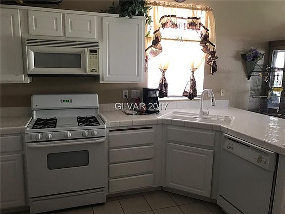 5th image of 982 Dancing Vines Ave