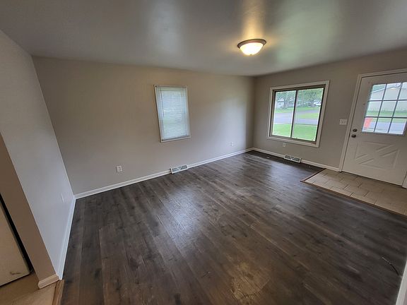 2nd image of 504 W Foster St #A