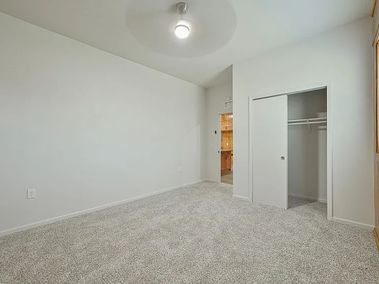 709 SE 10th St — Photo 10
