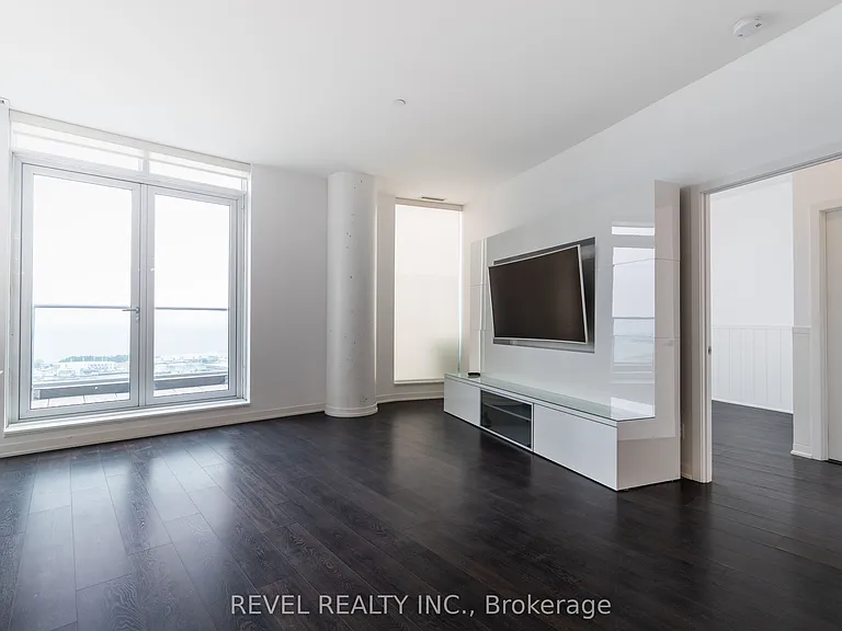 150 E Liberty St #Penthouse 3 — Photo 7