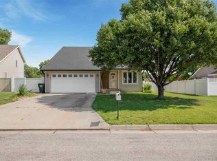 44 Des Moines Ave, South Hutchinson, KS 67505