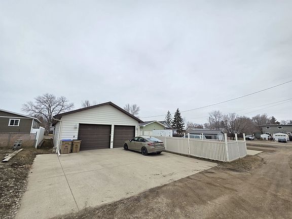 3rd image of 1111 6th St SW