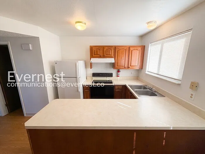 2 bed, 1.5 bath, 1050 sqft, $1,430 — Photo 4