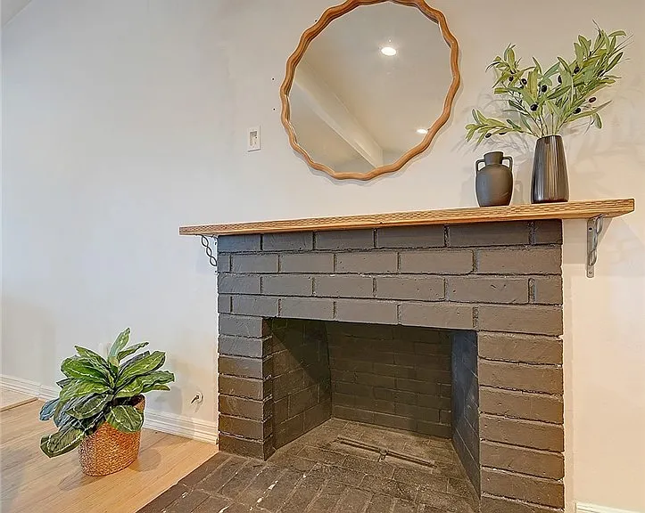 2044 W Spruce Ave — Photo 7