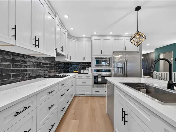 33 N Stonegate Dr NW #23, Airdrie, AB T4B 2V6