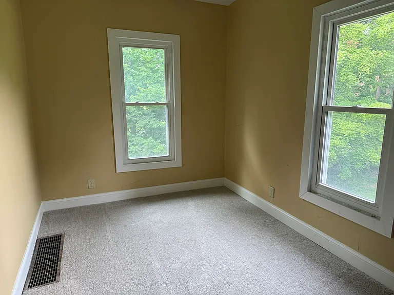 409 E Porter St — Photo 13