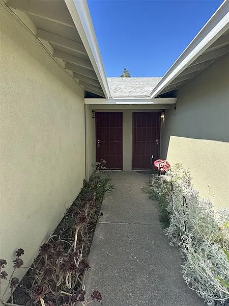 2 bed, 1.0 bath, 1100 sqft, $1,925 — Photo 2